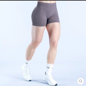 DFYNE Impact Seamless High Rise Shorts 4.5” Truffle Sz XS